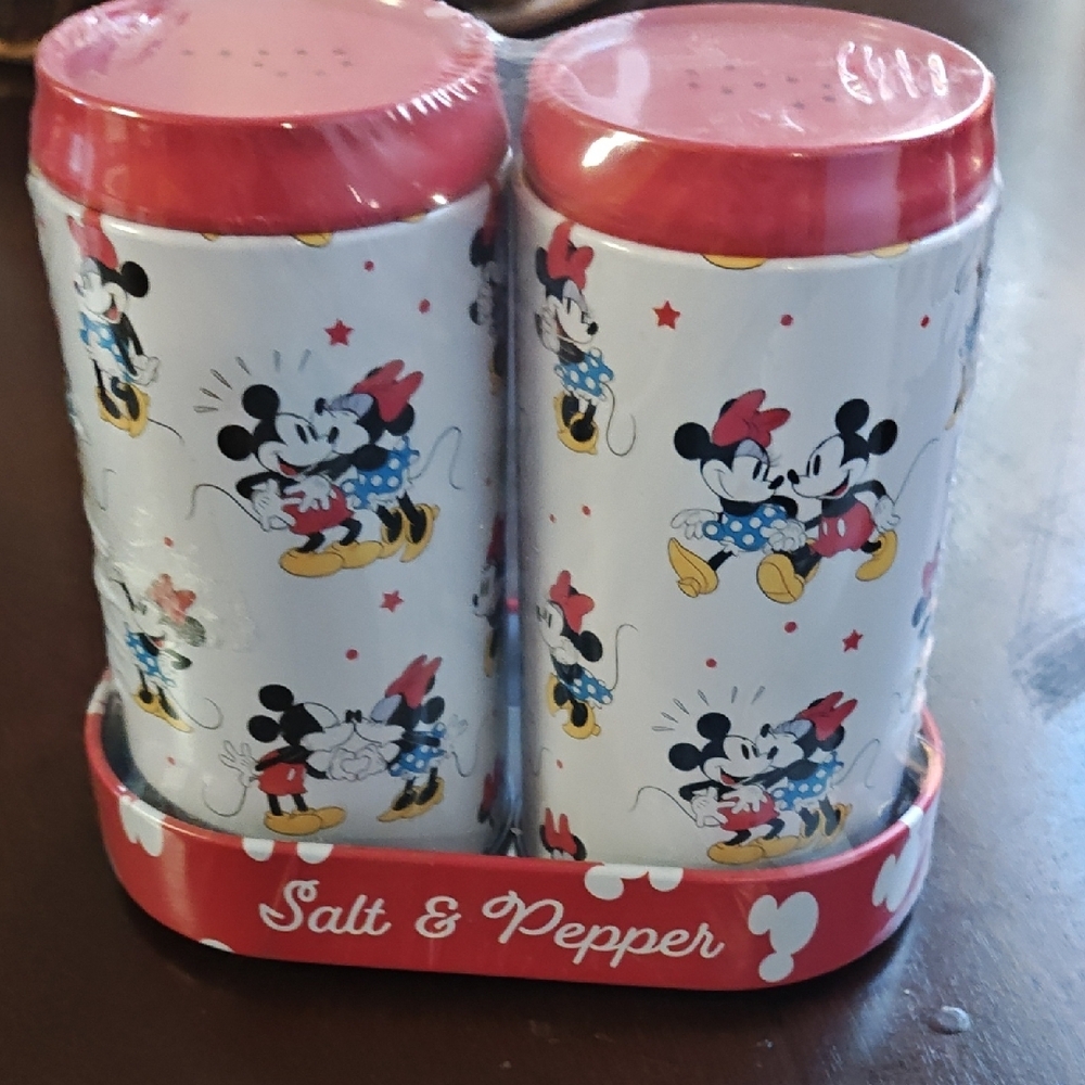 Disney Mickey and Minnie Salt and Pepper Shakers